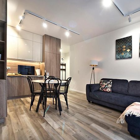 Goclaw P&O Serviced Apartments Варшава Екстериор снимка