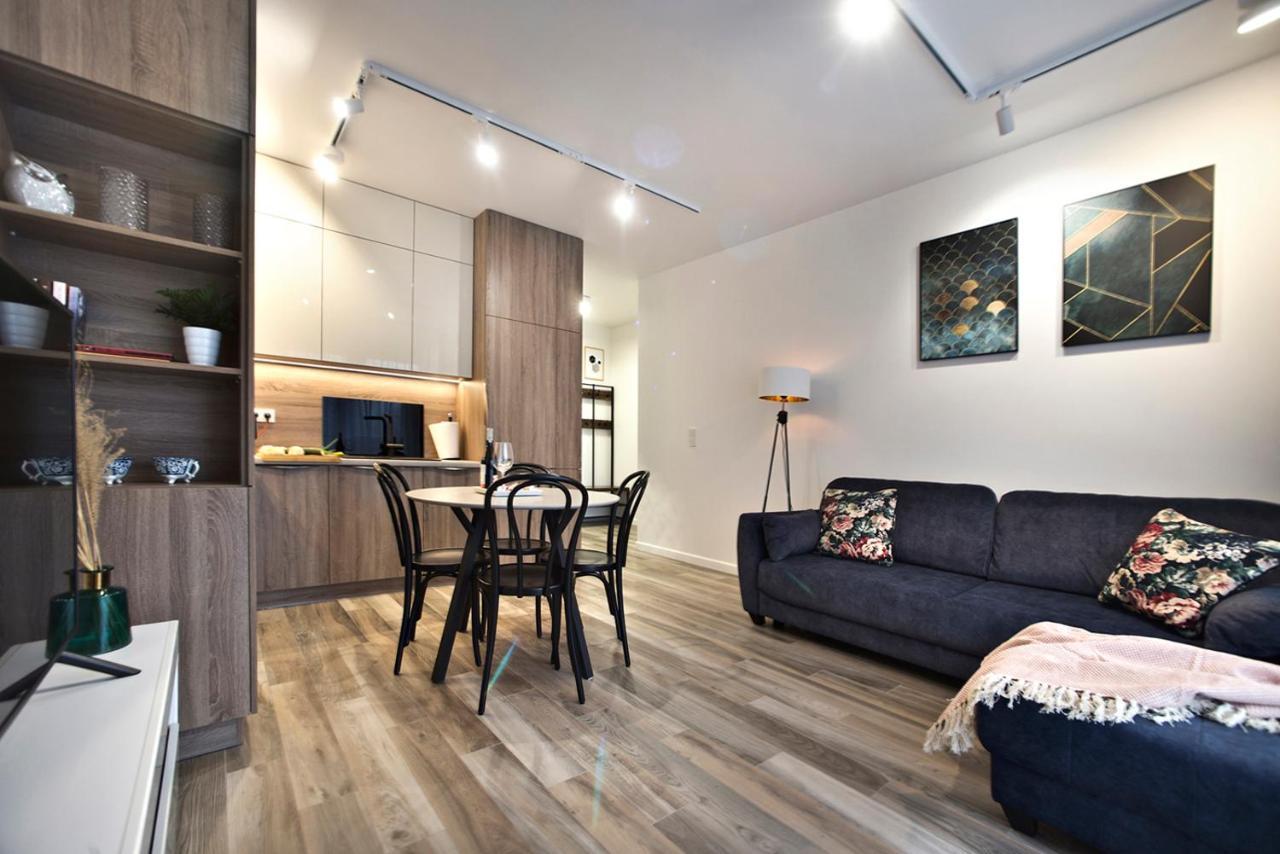 Goclaw P&O Serviced Apartments Варшава Екстериор снимка