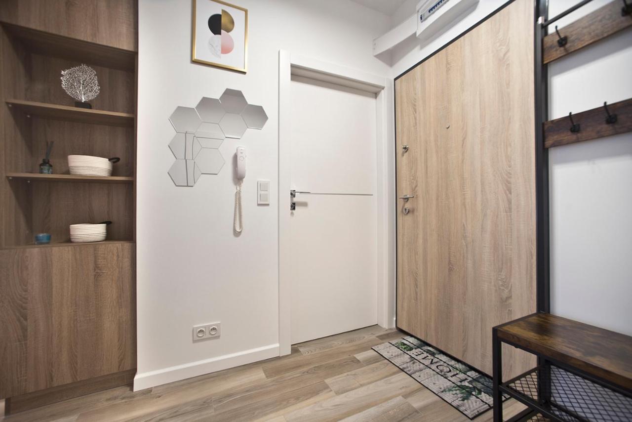 Goclaw P&O Serviced Apartments Варшава Екстериор снимка