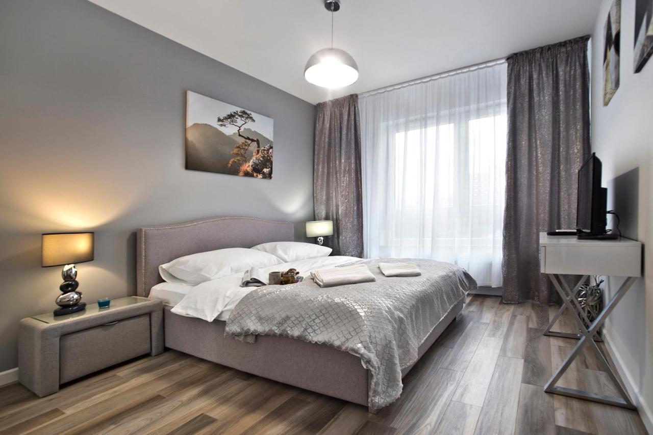 Goclaw P&O Serviced Apartments Варшава Екстериор снимка